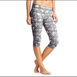 ATHLETA Diamond Chaturanga Knicker Capri Pant